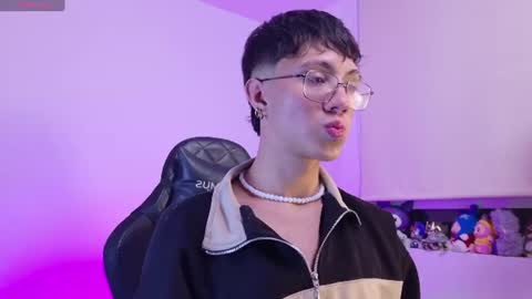 thiago_n_sam online show from June 27, 7:11 am