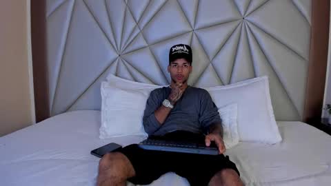 ThiagoFerreti online show from November 3, 9:16 pm