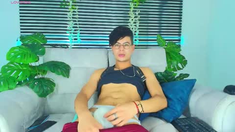 Thiago Saenzz online show from April 10, 11:23 pm