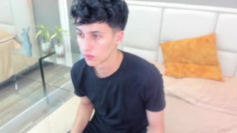 Thom online show from April 12, 11:33 am