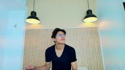 thomas online show from April 22, 9:30 pm