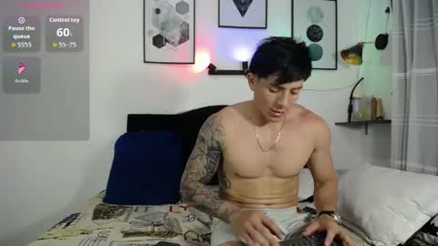 thomas_hot369 online show from April 2, 12:19 am