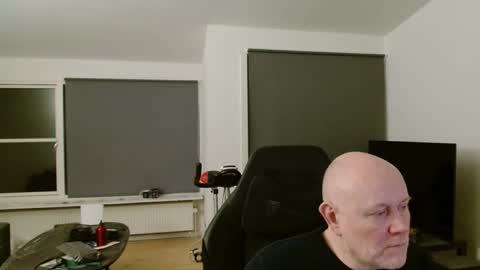 thomash32 online show from November 22, 8:08 pm