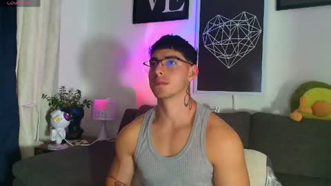 thomylov online show from April 12, 2:26 am