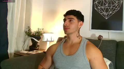 thomylov online show from March 31, 4:47 am