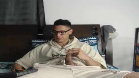 Andres Independent Model online show from March 7, 4:10 am