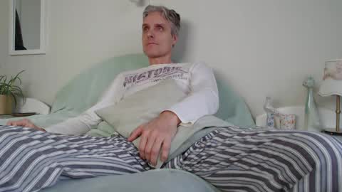 Daniel Bisexual uncut 20cm online show from December 25, 7:46 am