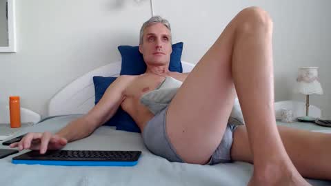 Daniel Bisexual uncut 20cm online show from October 18, 2:55 pm