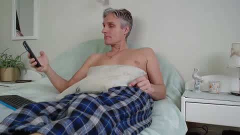 Daniel Bisexual uncut 20cm online show from December 14, 8:23 am