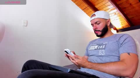   online show from November 6, 1:47 pm