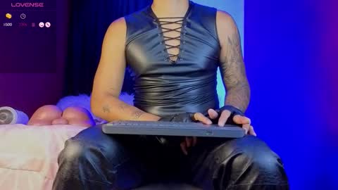 Snapshot of tom_brown12 chatting on October 1, 2:15 am Tom online show from October 1, 2:15 am