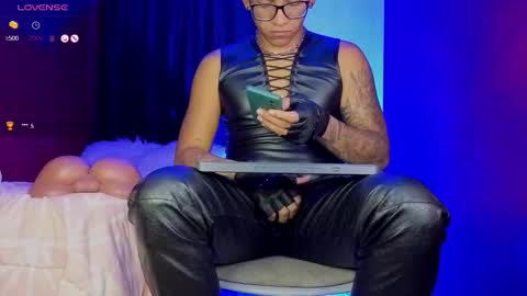 Snapshot of tom_brown12 chatting on October 2, 2:26 am Tom online show from October 2, 2:26 am