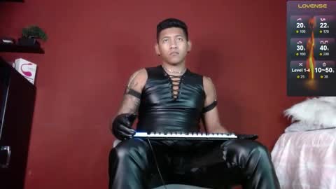 Snapshot of tom_brown12 chatting on February 18, 11:19 pm Tom online show from February 18, 11:19 pm