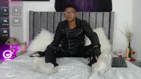 Snapshot of tom_brown12 chatting on December 16, 7:00 pm Tom online show from December 16, 7:00 pm
