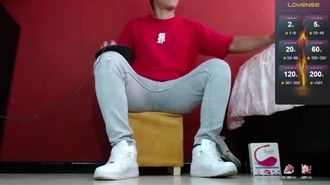 Snapshot of tom_brown12 chatting on February 7, 7:27 pm Tom online show from February 7, 7:27 pm
