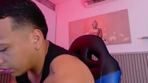 Tom muscle1 online show from December 4, 12:01 pm