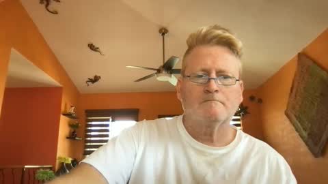 Hola online show from March 18, 9:29 pm