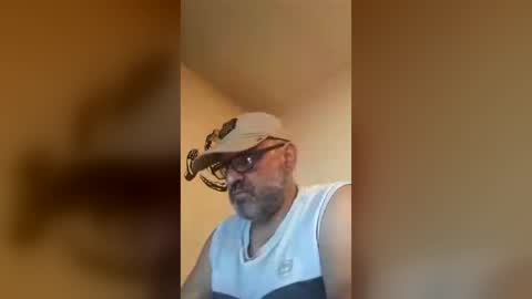 tomcop11111 online show from August 6, 9:54 pm