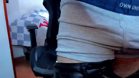 Twitter BreddTommy IG tommy bredd online show from October 29, 8:23 pm