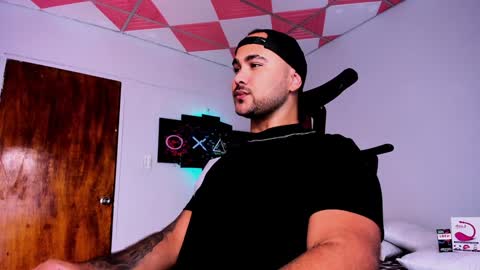 tommy_sccott online show from January 22, 2:15 am