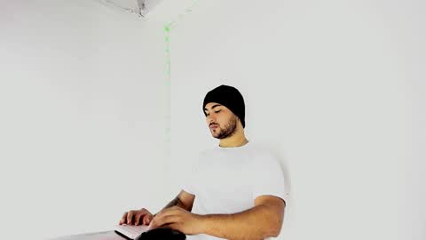 tommy_sccott online show from September 18, 11:29 pm