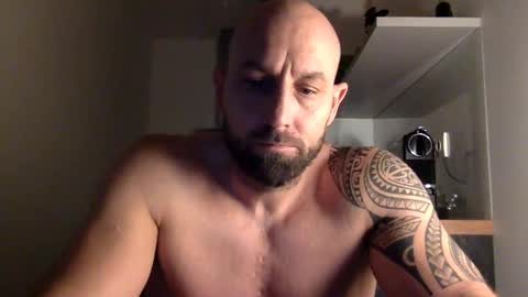 Snapshot of tommyx01 chatting on December 31, 5:07 pm Thomas Fit online show from December 31, 5:07 pm