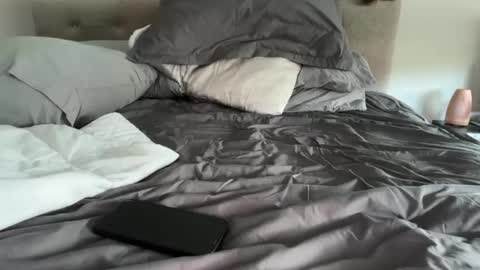 tomtit12345 online show from August 5, 11:48 am
