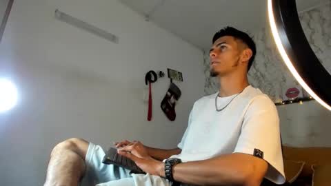 tomwagner_ online show from December 26, 2:27 pm