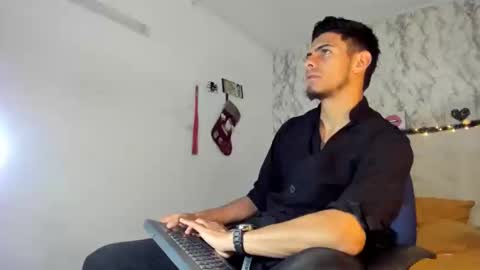 tomwagner_ online show from December 23, 3:01 pm