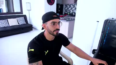 tony muscle1 online show from February 10, 8:31 pm