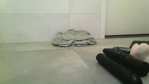 toyboy644979 online show from April 12, 8:43 pm