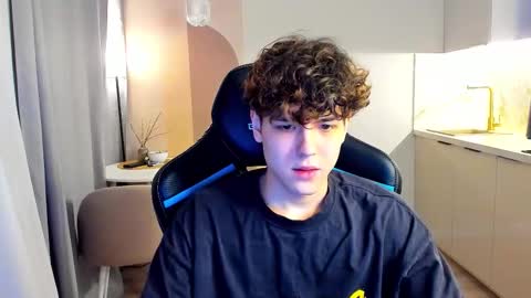 travisrivas online show from November 9, 1:59 pm