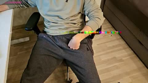 tree1989 online show from November 4, 6:42 pm