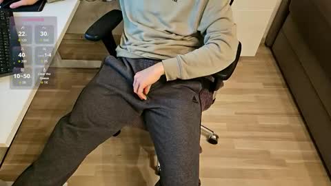 tree1989 online show from November 11, 7:41 pm