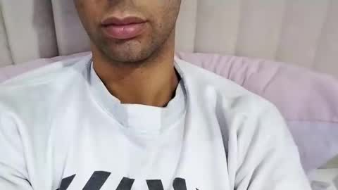 Snapshot of tunisiensexyguy chatting on December 3, 4:57 am TunisienSexyGuy online show from December 3, 4:57 am