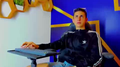 twink_scott19 online show from October 16, 4:42 am