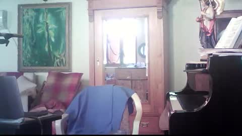 TobeBritta online show from December 4, 3:08 pm