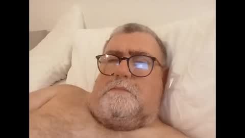 twohats2810 online show from December 20, 7:54 pm