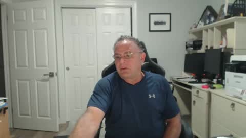 Twopeopleinlove online show from October 6, 9:58 am