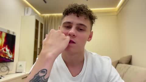 tyler_garrner online show from November 14, 6:31 pm