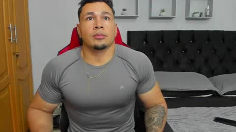 tyler_hank1 online show from July 8, 9:30 pm