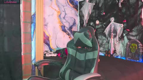 Tyler online show from October 28, 8:33 pm