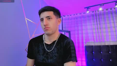 un_sluttyy online show from December 17, 11:50 am