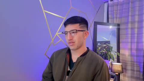 un_sluttyy online show from November 15, 11:45 am