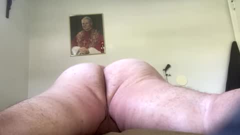 Snapshot of uncledenny1 chatting on October 19, 2:31 pm Hairy Sally online show from October 19, 2:31 pm