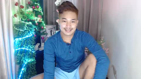 ur_hugechinito online show from December 23, 4:28 pm