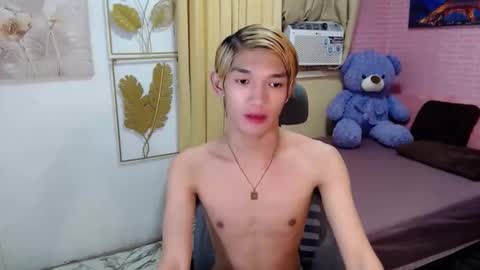 urasian_john20 online show from May 27, 7:27 am