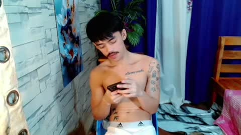 urhunky_boy online show from July 9, 10:35 pm