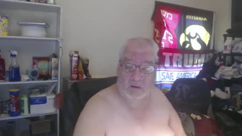 Snapshot of usgoober chatting on February 5, 2:37 pm Eric online show from February 5, 2:37 pm