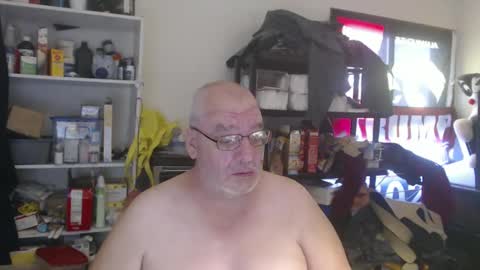 Snapshot of usgoober chatting on December 20, 3:31 pm Eric online show from December 20, 3:31 pm